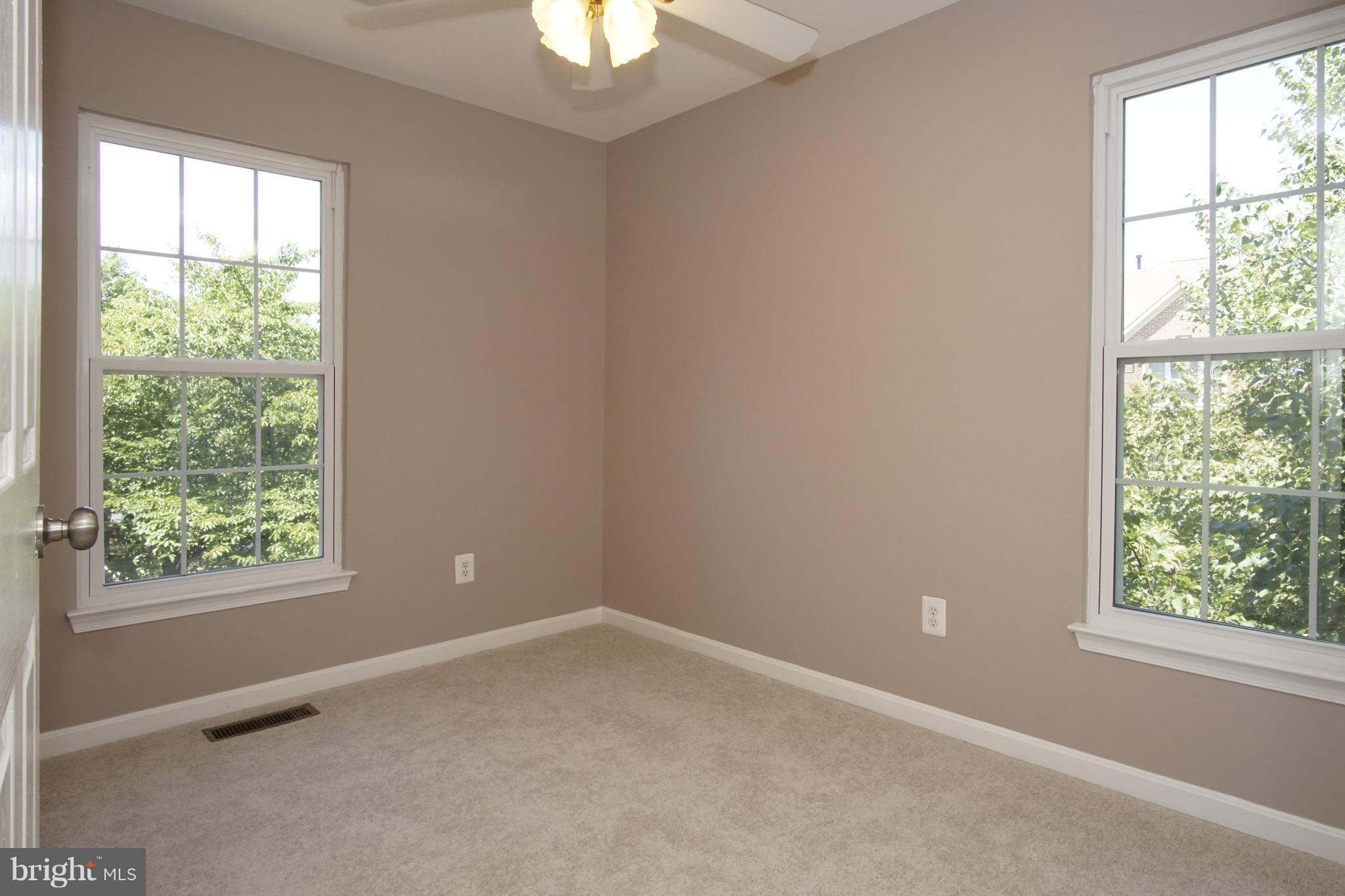 45597 Whitcomb Square Sterling, VA 20166 - Photo 13 of 28 Bedroom 3_Fresh paint_Brand new carpet