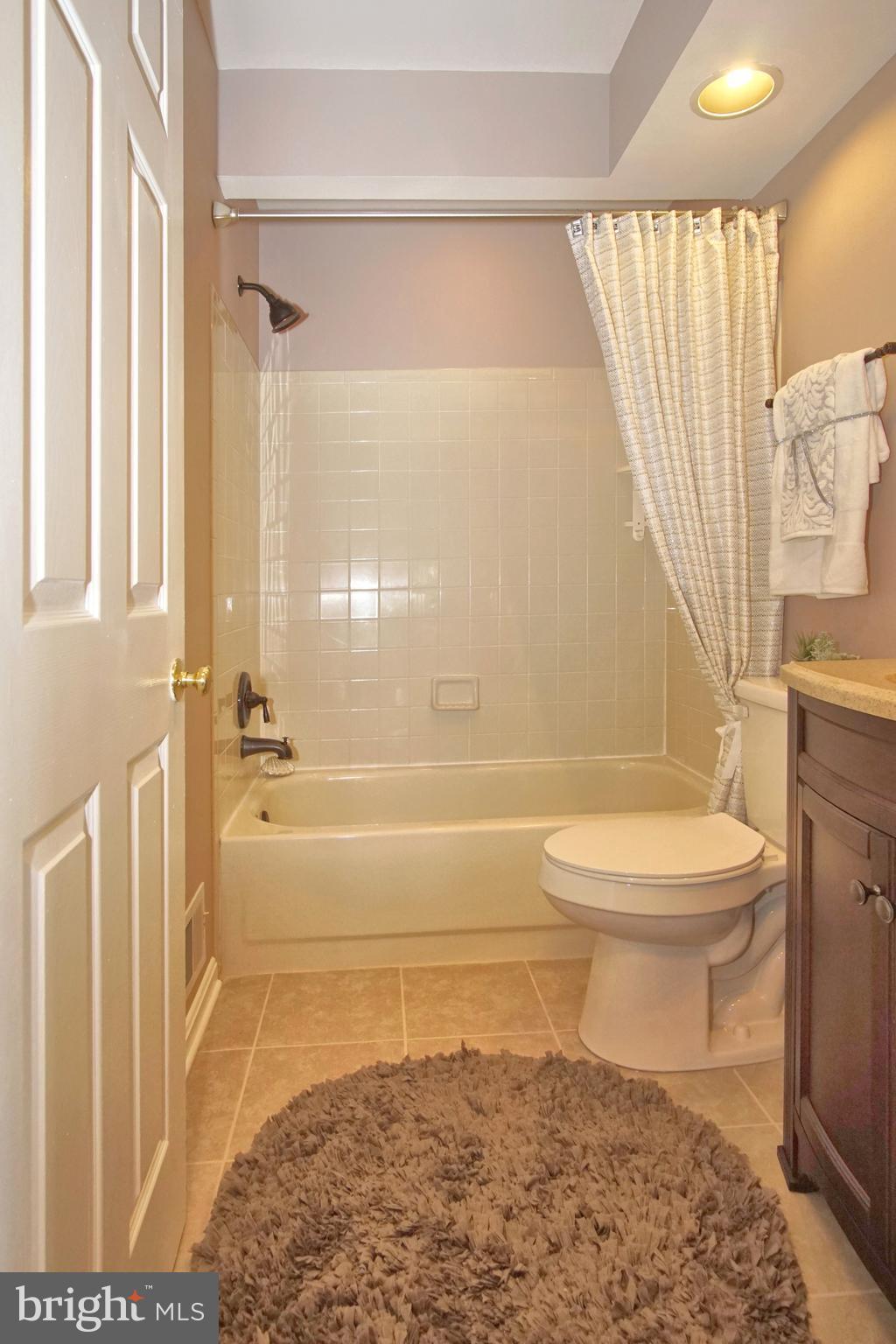 45597 Whitcomb Square Sterling, VA 20166 - Photo 15 of 28 Bath 2