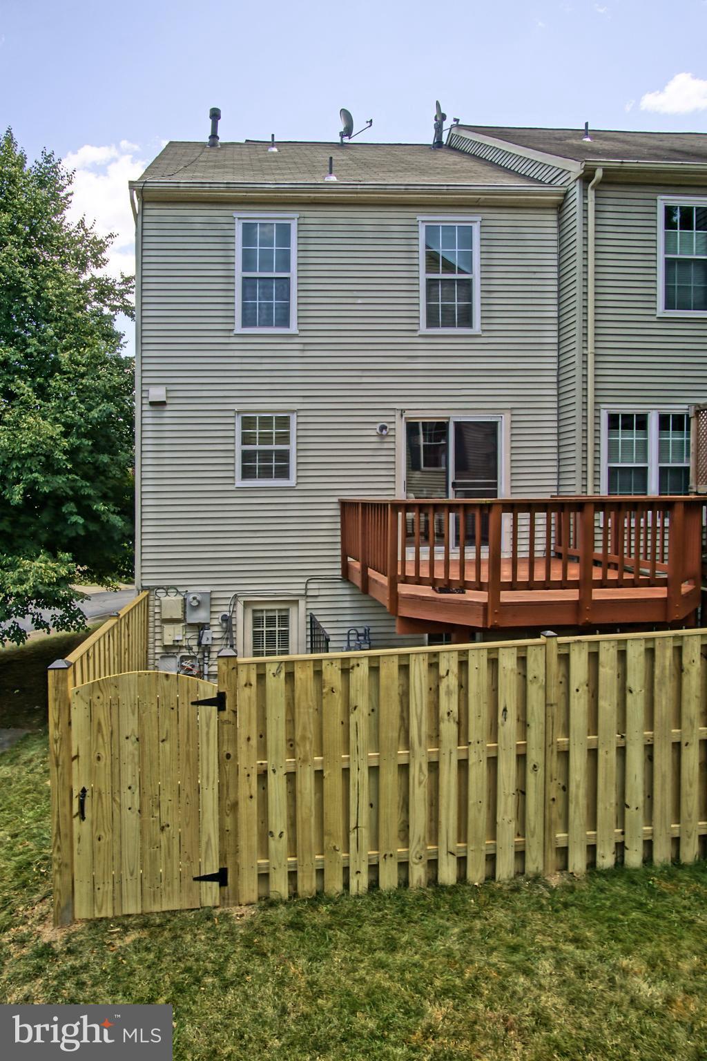 45597 Whitcomb Square Sterling, VA 20166 - Photo 24 of 28 Exterior (Rear)