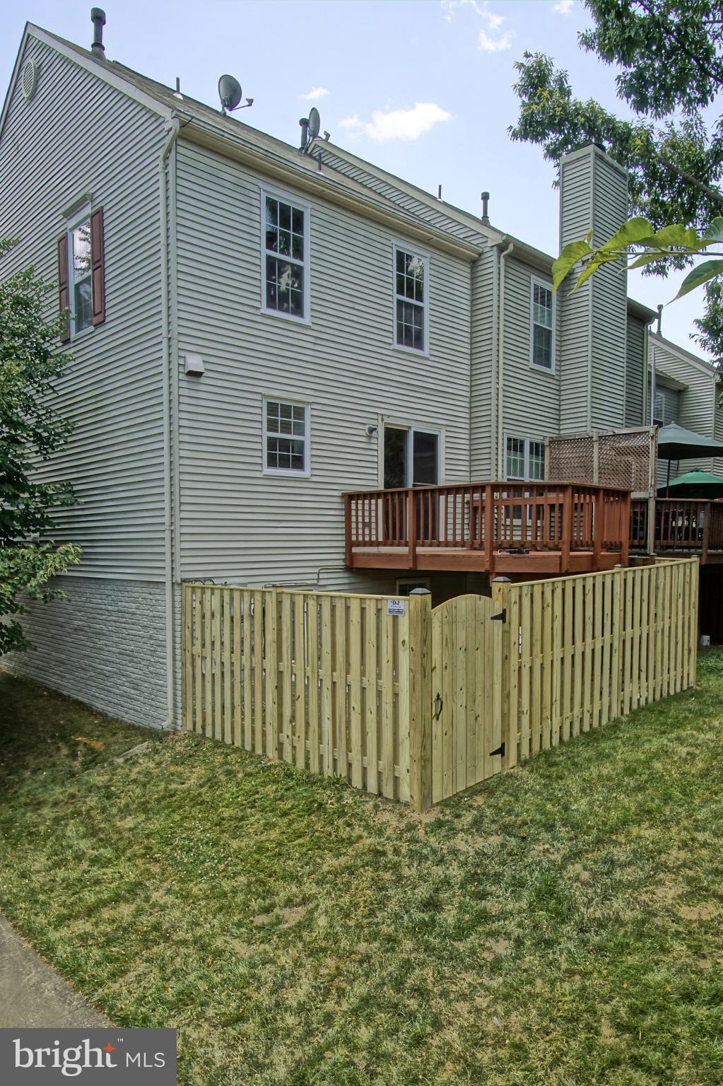 45597 Whitcomb Square Sterling, VA 20166 - Photo 25 of 28 Exterior (Rear)