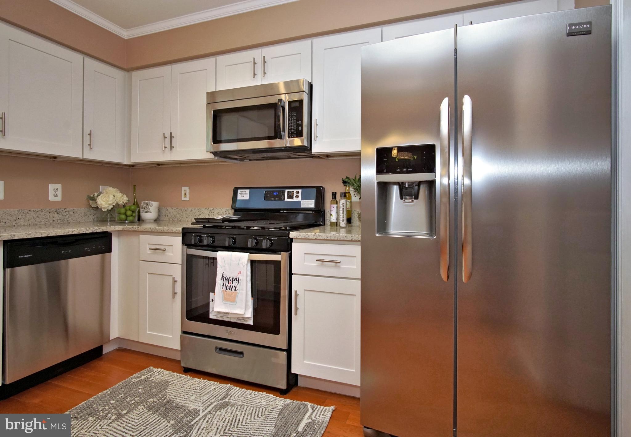 45597 Whitcomb Square Sterling, VA 20166 - Photo 8 of 28 Kitchen
