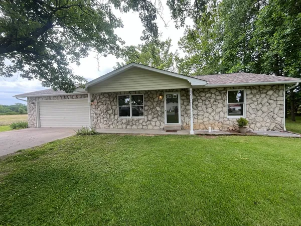 $129,900 | 505 Camelot Street, De Soto, IL 62924