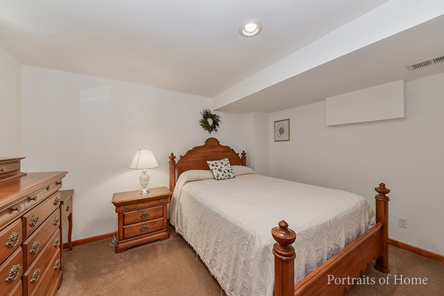 16 Pembrooke Road Montgomery, IL 60538 - Photo 11 of 16 a bedroom with a bed and a desk