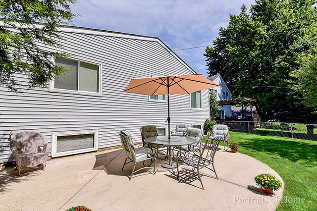 16 Pembrooke Road Montgomery, IL 60538 - Photo 15 of 16 a view of a patio with a table and chairs under an umbrella
