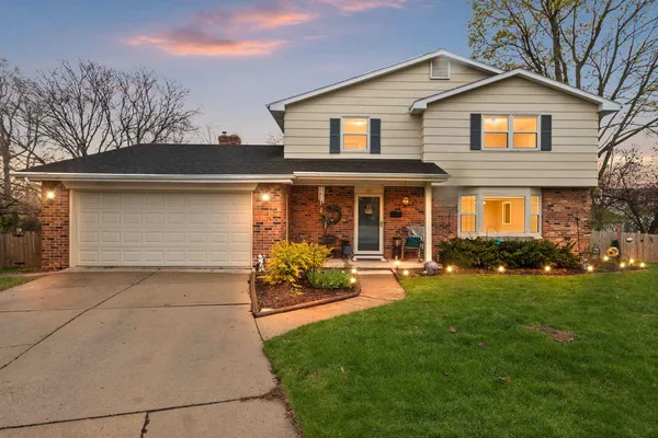$369,900 | 525 East Briar Lane, Green Bay, WI 54301