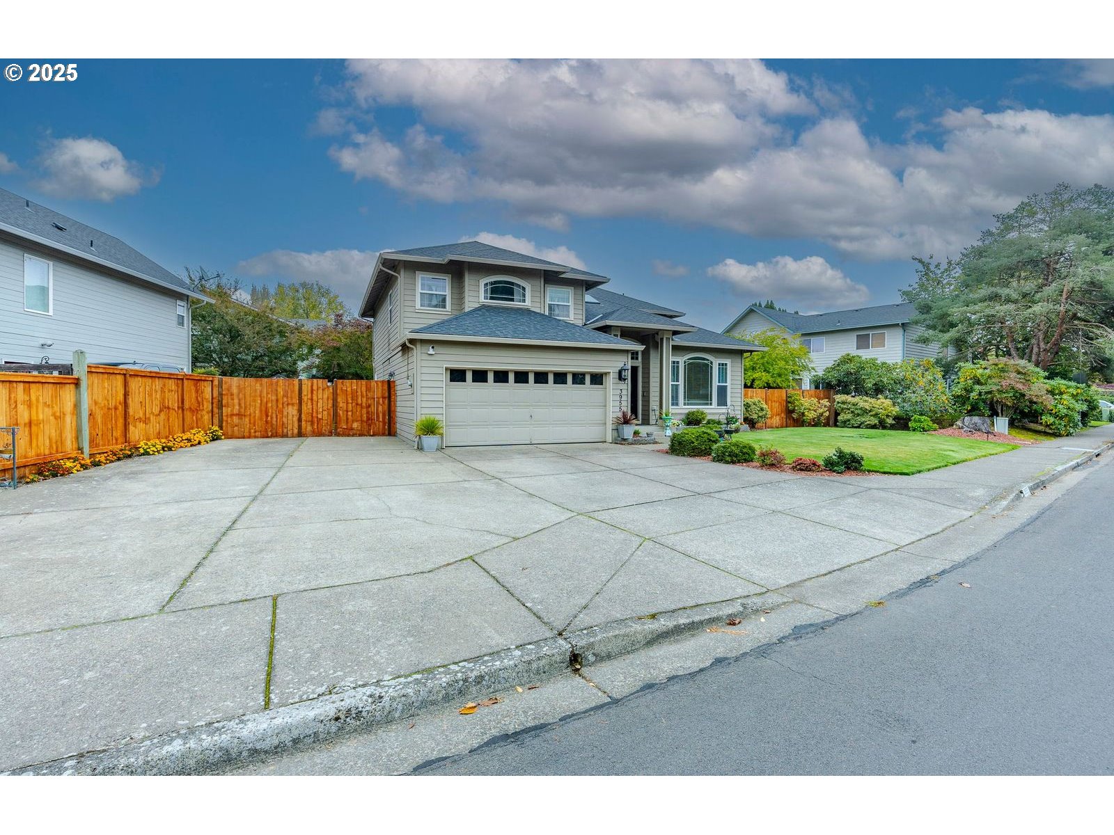 3955 Lancaster Drive Eugene, OR 97404 - Photo 3 of 42