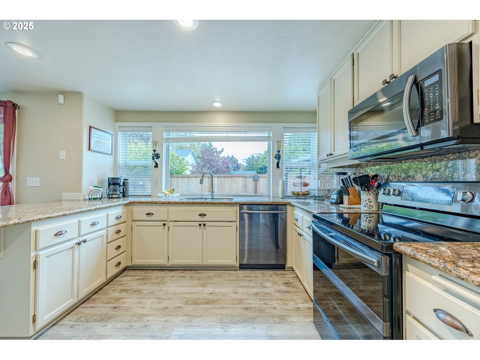 3955 Lancaster Drive Eugene, OR 97404 - Photo 10 of 42