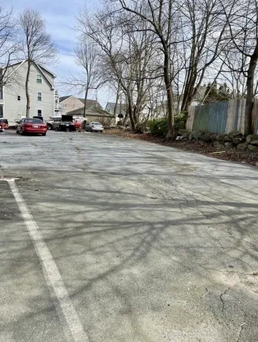 $1,750 | 198 South Main Street, Unit 2, Acushnet, MA 02743