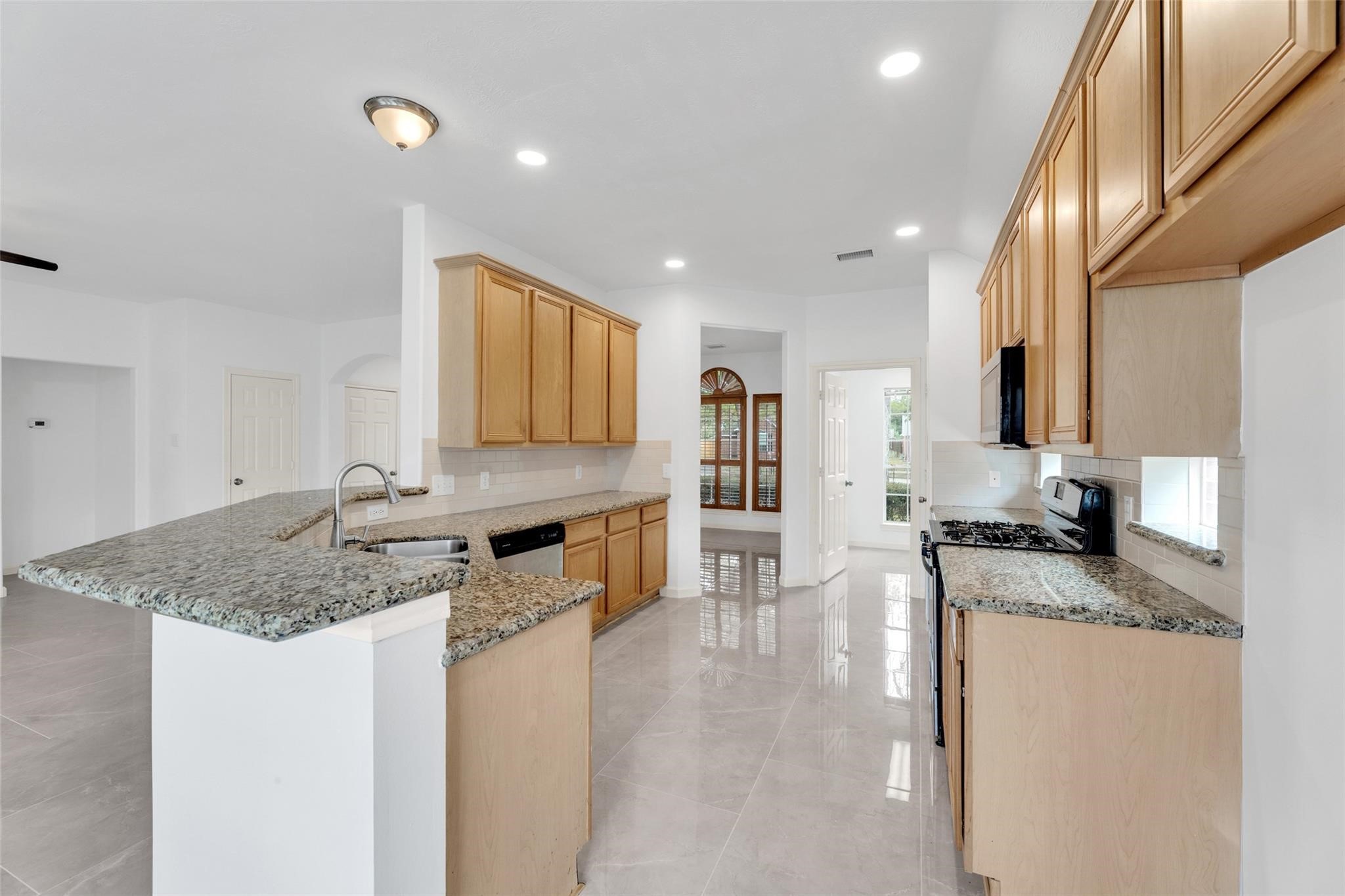 24523 Rathford Court Katy, TX 77494 - Photo 11 of 33 Bright and airy kitchen.