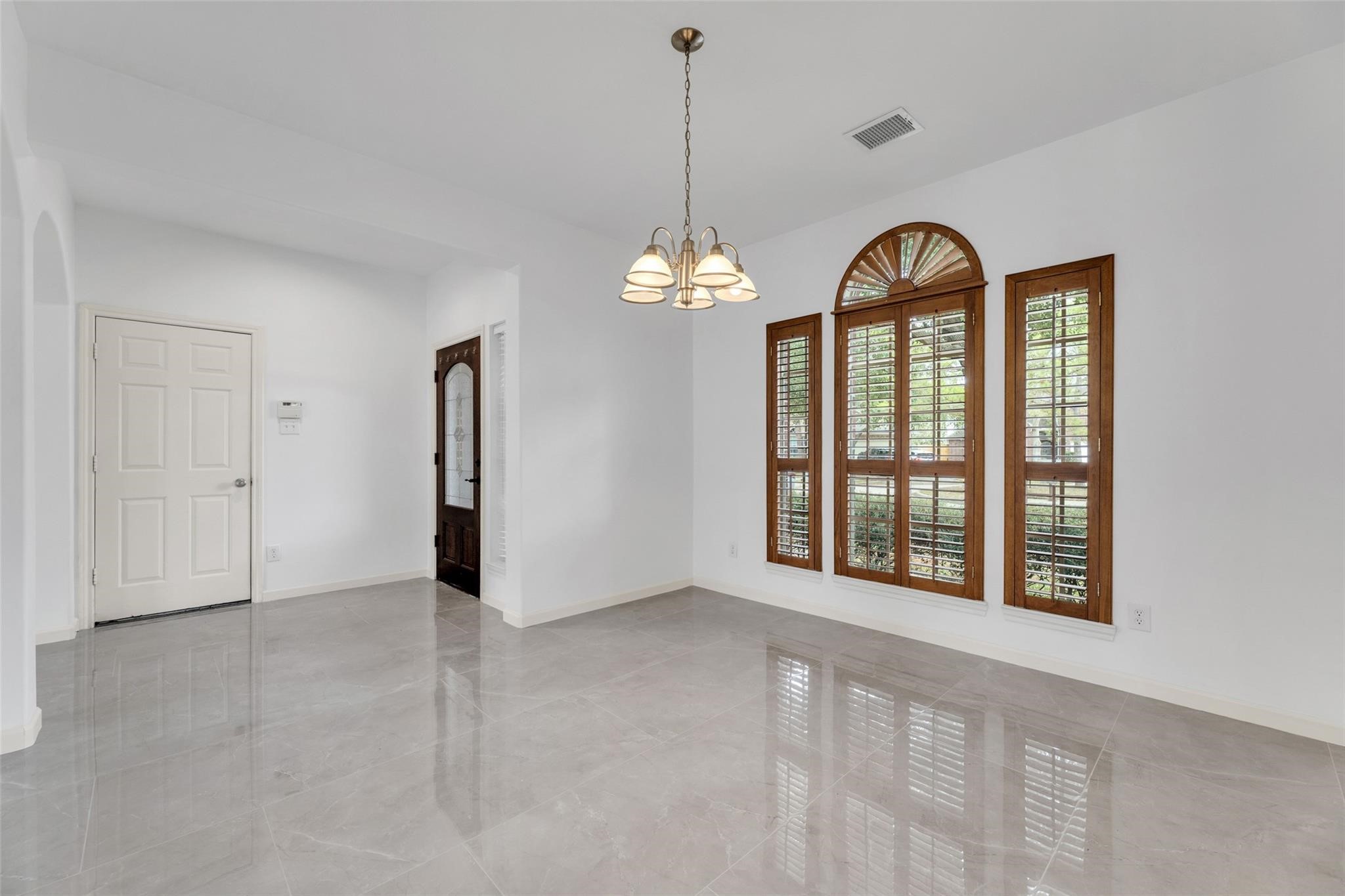 24523 Rathford Court Katy, TX 77494 - Photo 5 of 33 Natural light fills this inviting room creating a warm and welcoming atmosphere.