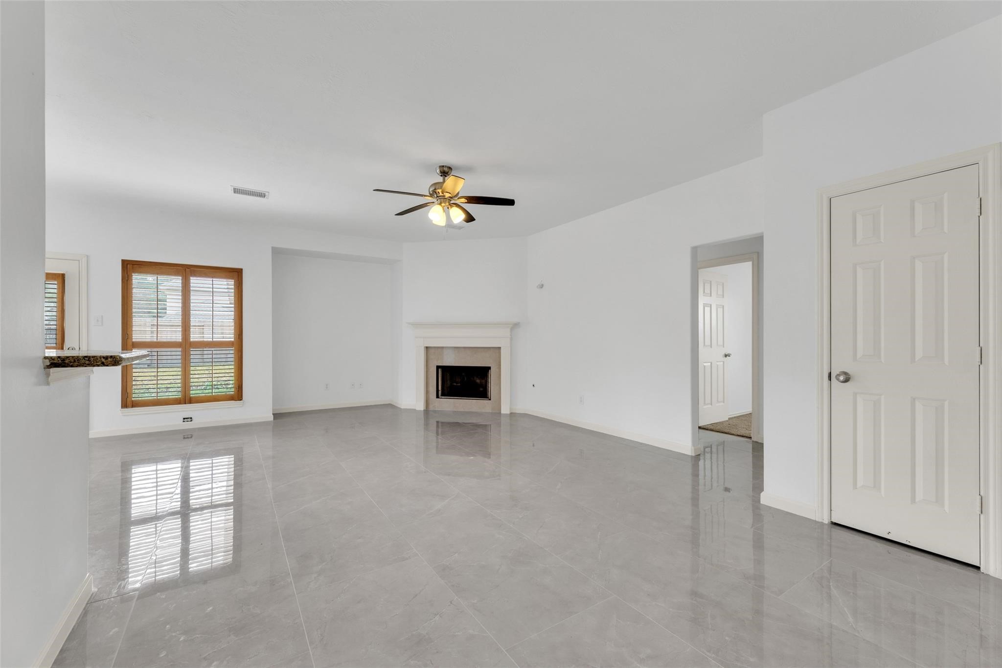 24523 Rathford Court Katy, TX 77494 - Photo 8 of 33 Room offers flexibility for seating arrangements while staying connected to the kitchen.