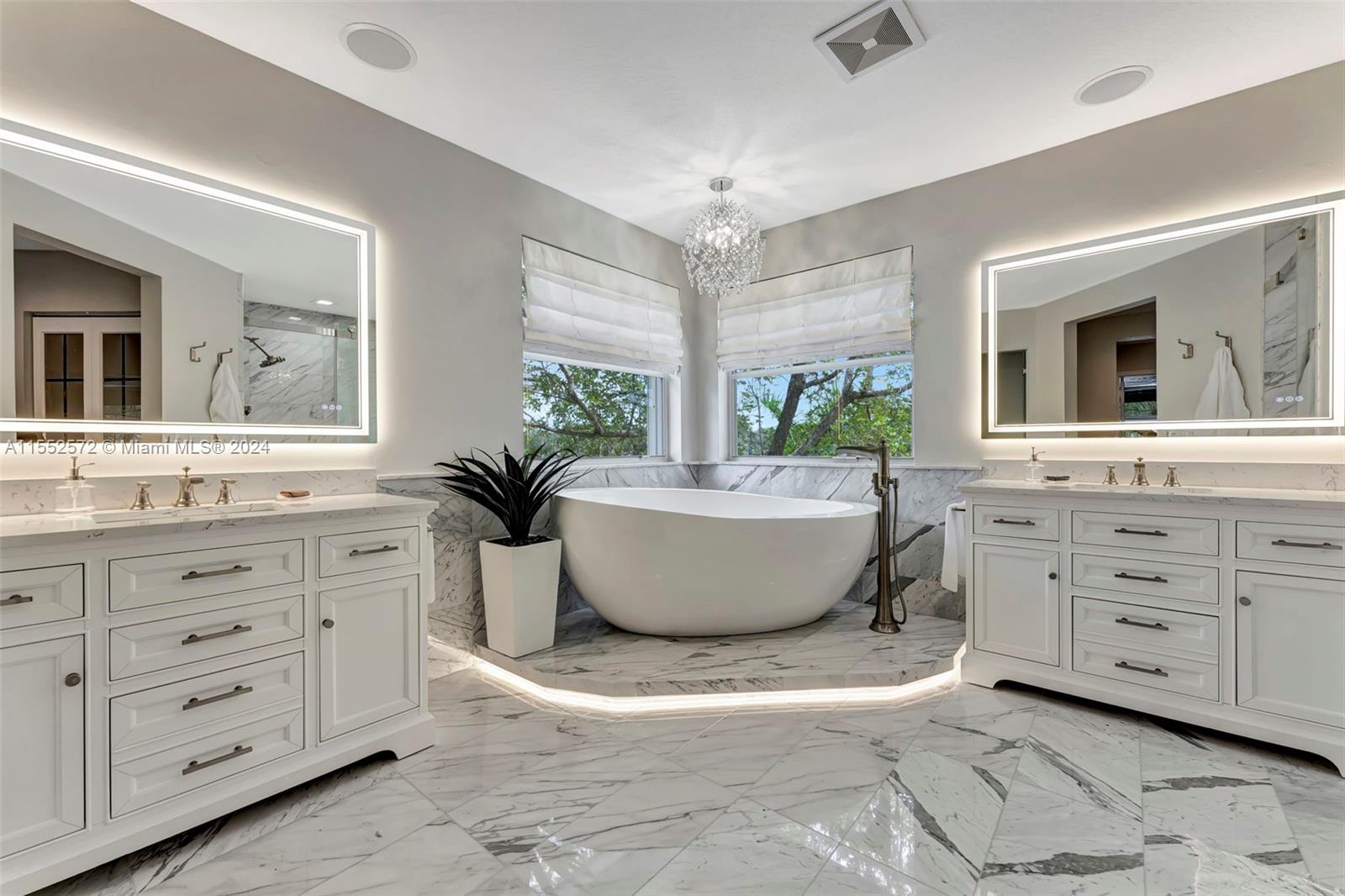 809 Regal Cove Road Weston, FL 33327 - Photo 25 of 70 Main bathroom