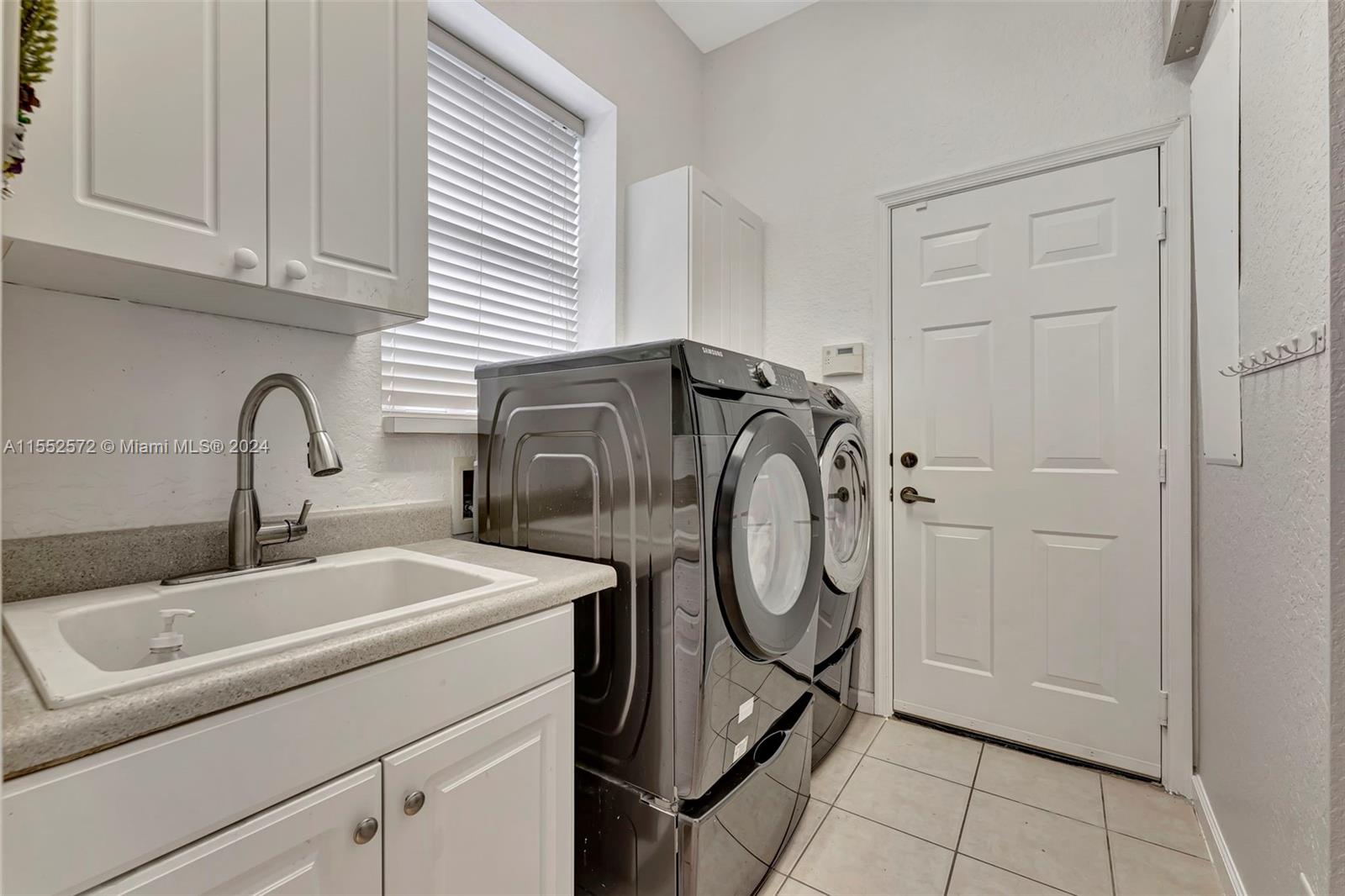 809 Regal Cove Road Weston, FL 33327 - Photo 66 of 70 a utility room with dryer and washer