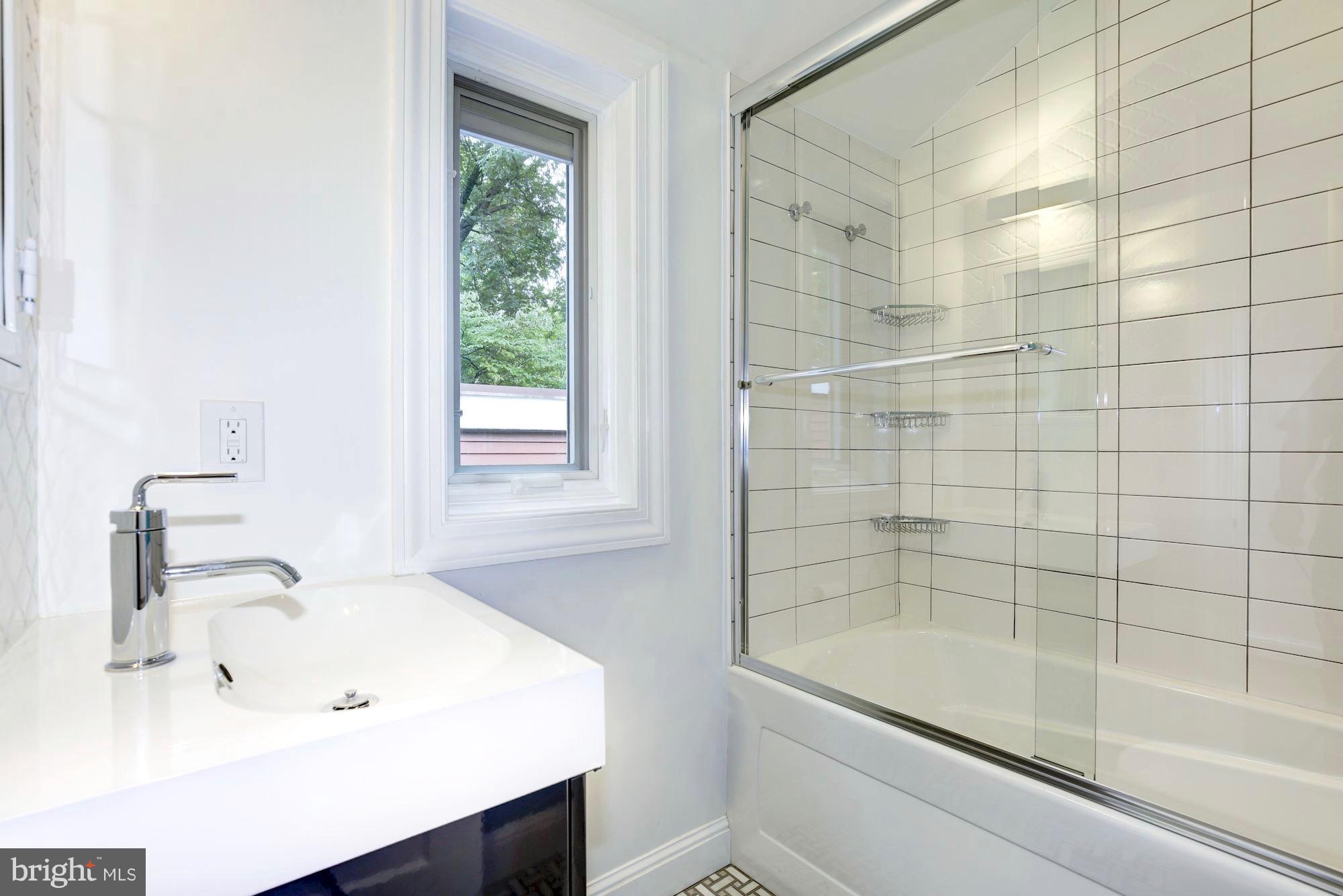 5301 Wakefield Road Bethesda, MD 20816 - Photo 17 of 28 Upper Level Bath