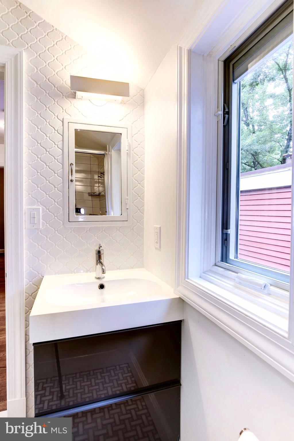 5301 Wakefield Road Bethesda, MD 20816 - Photo 18 of 28 Bath