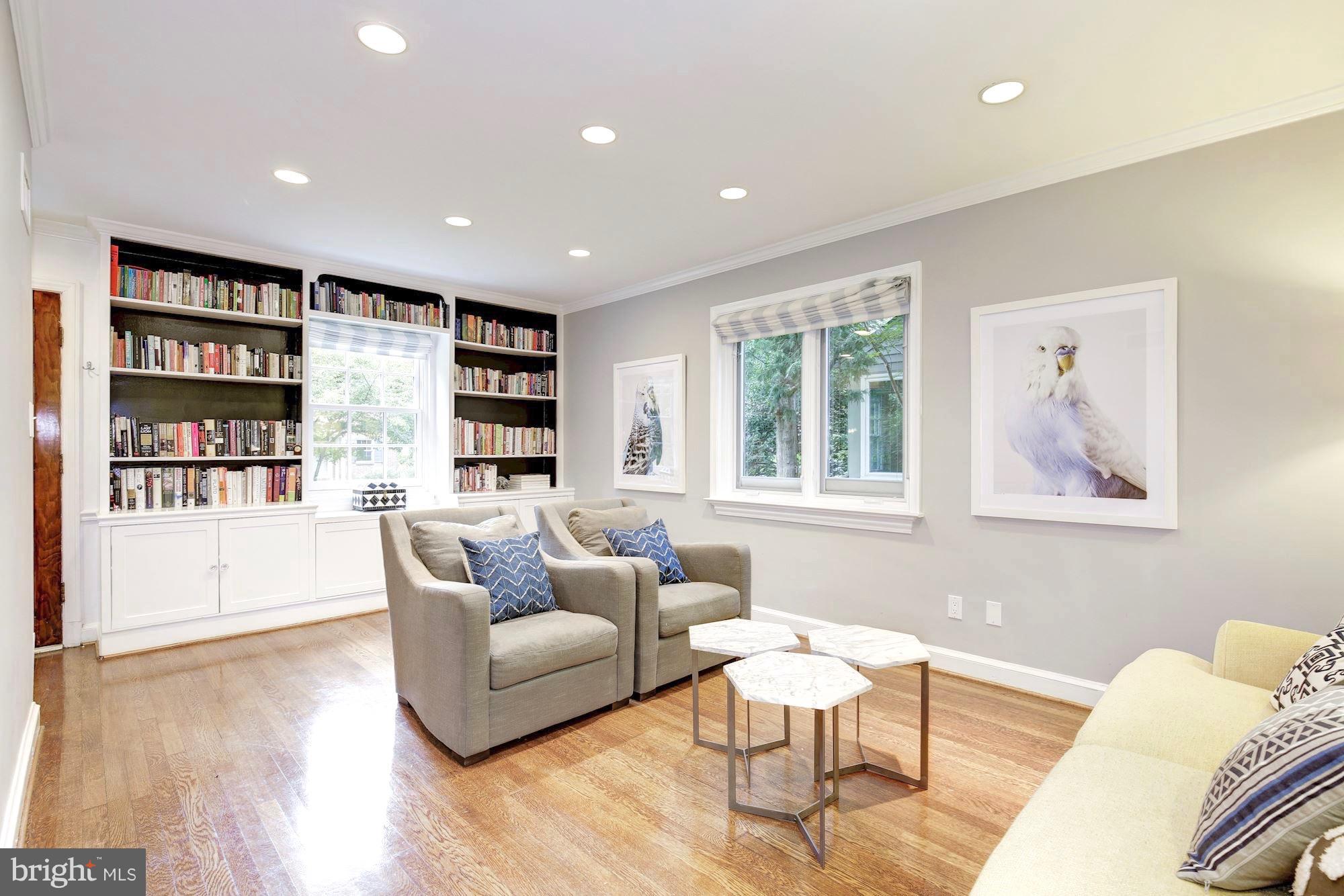 5301 Wakefield Road Bethesda, MD 20816 - Photo 4 of 28 Living Room