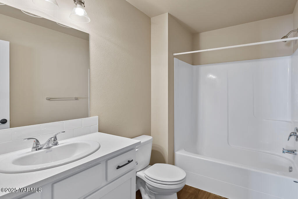 403PearDrInteriors-14