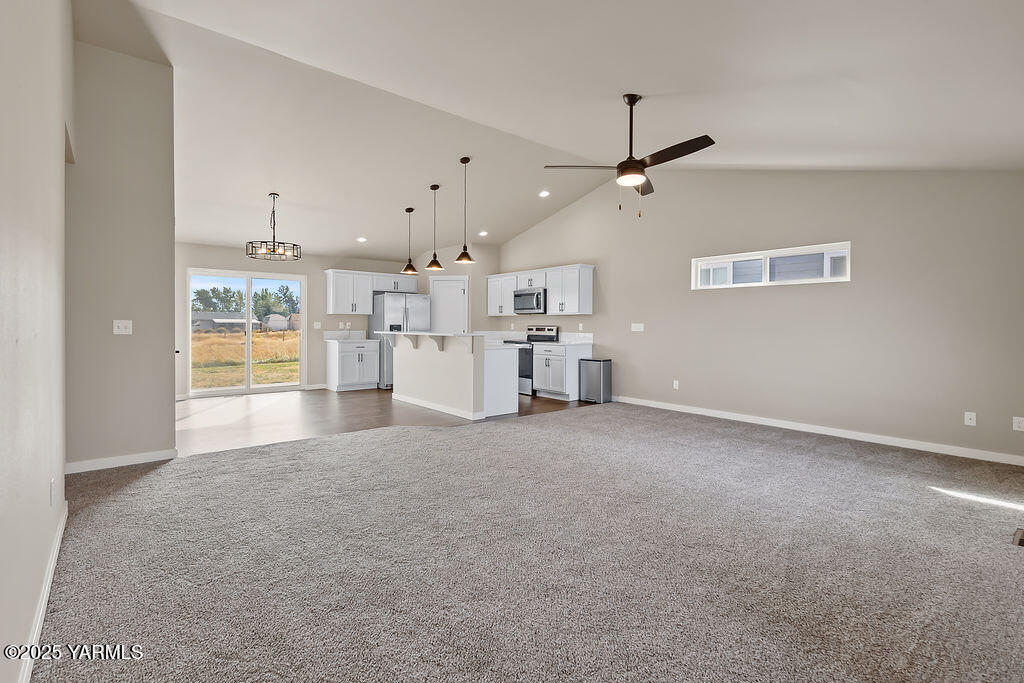 403 Pear Drive Tieton, WA 98947 - Photo 11 of 25 403PearDrInteriors-1