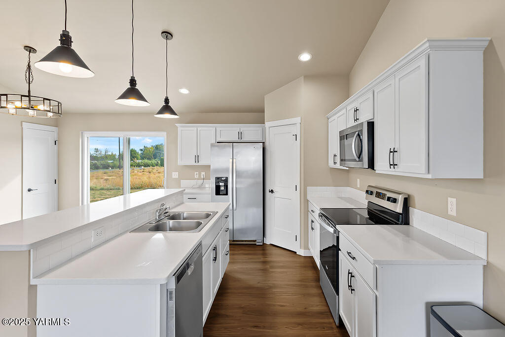 403 Pear Drive Tieton, WA 98947 - Photo 17 of 25 403PearDrInteriors-6