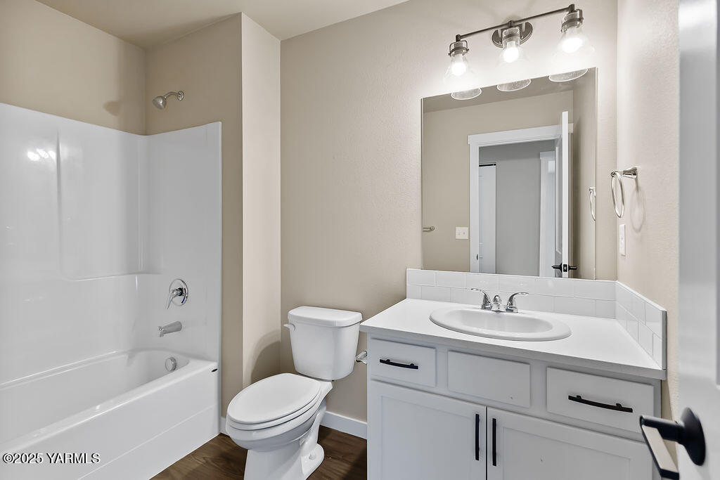 403 Pear Drive Tieton, WA 98947 - Photo 20 of 25 403PearDrInteriors-9