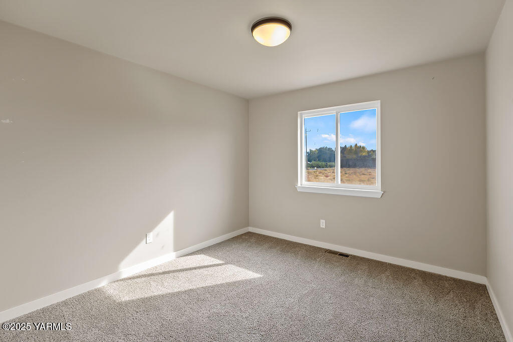 403 Pear Drive Tieton, WA 98947 - Photo 22 of 25 403PearDrInteriors-11