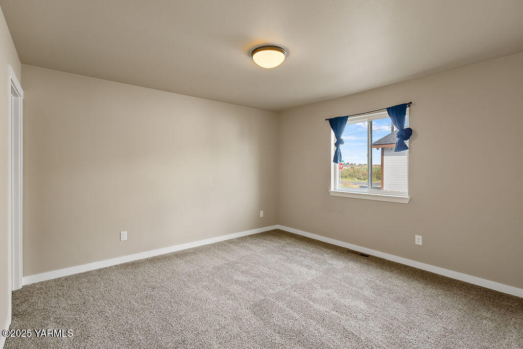 403 Pear Drive Tieton, WA 98947 - Photo 24 of 25 403PearDrInteriors-12