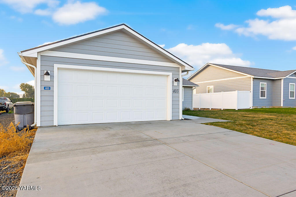 403 Pear Drive Tieton, WA 98947 - Photo 5 of 25 403PearDrExteriors-1