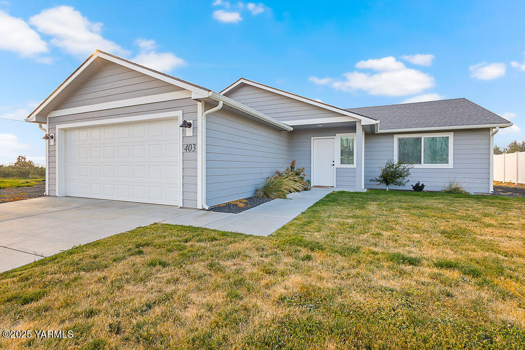 403 Pear Drive Tieton, WA 98947 - Photo 9 of 25 403PearDrExteriors-5