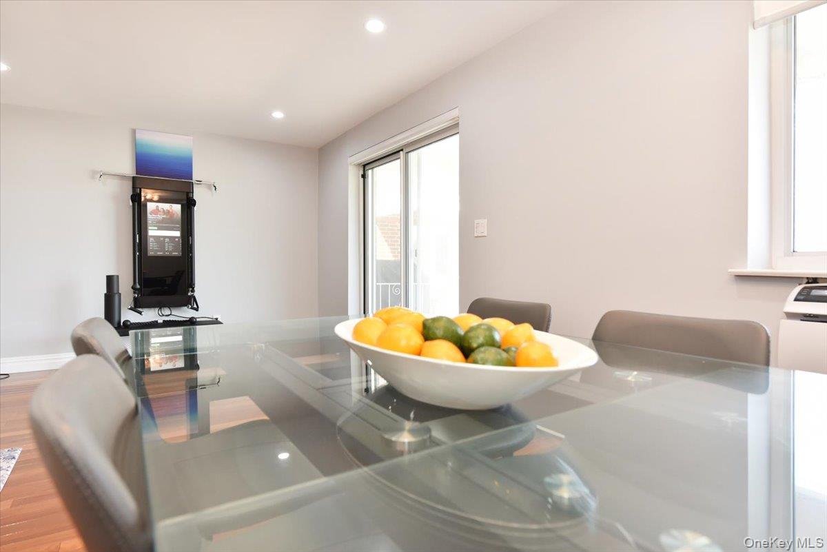 320 East Shore Road, Unit 2A Great Neck, NY 11023 - Photo 8 of 27 Dining