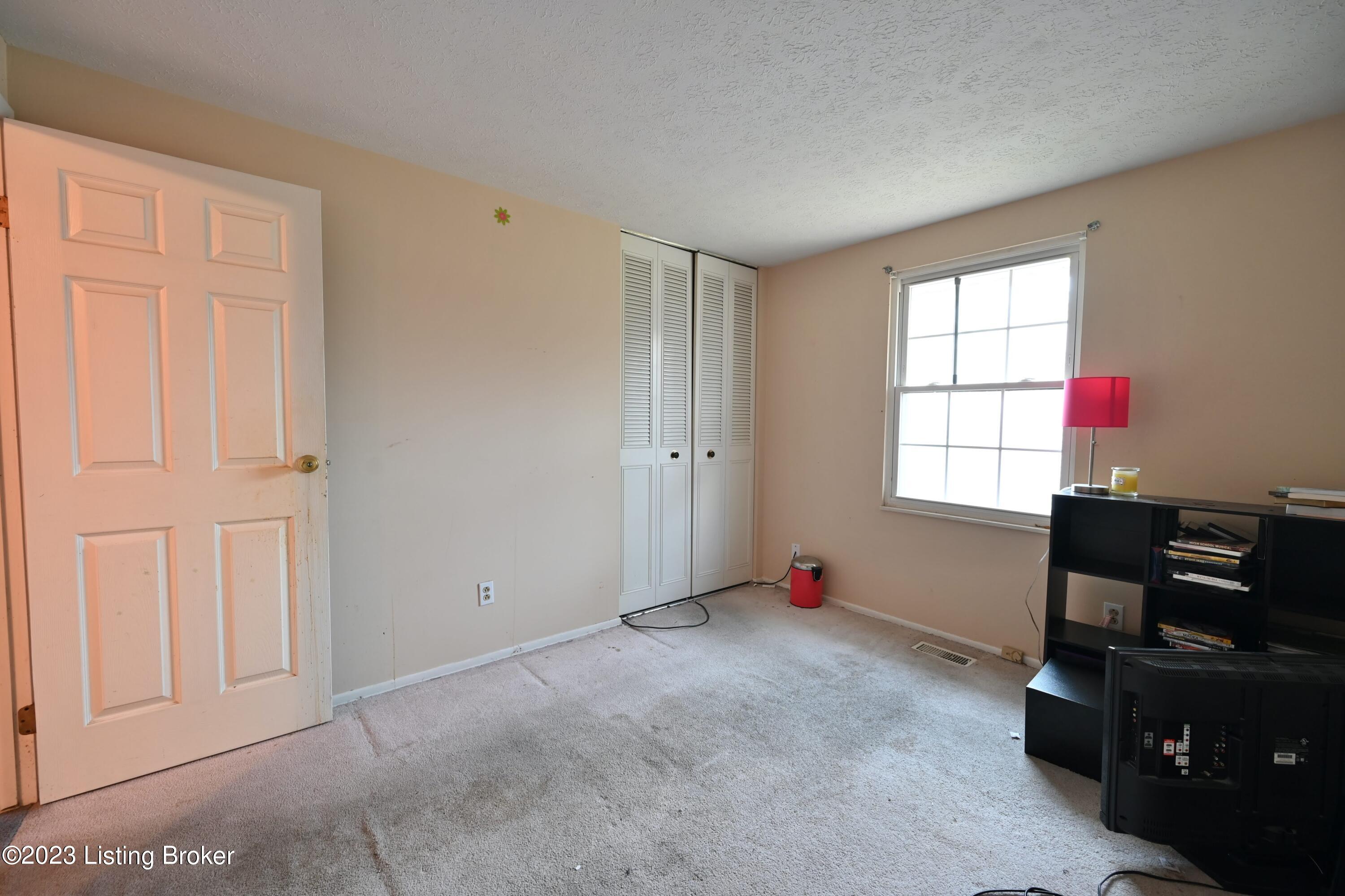 6500 Mandeville Road Louisville, KY 40228 - Photo 21 of 37 DSC_1987