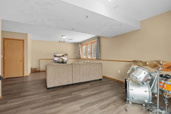 $379,900 | 2204 Valley Drive, Northfield, MN 55057