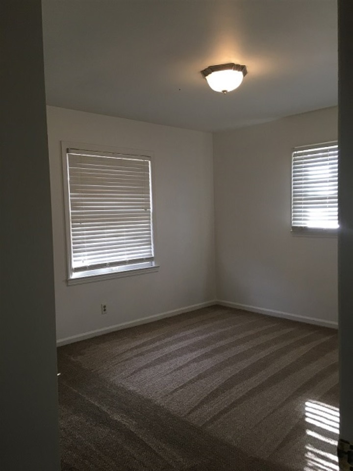 314 Skyline Road Greer, SC 29651 - Photo 9 of 10 Gallery Image 9