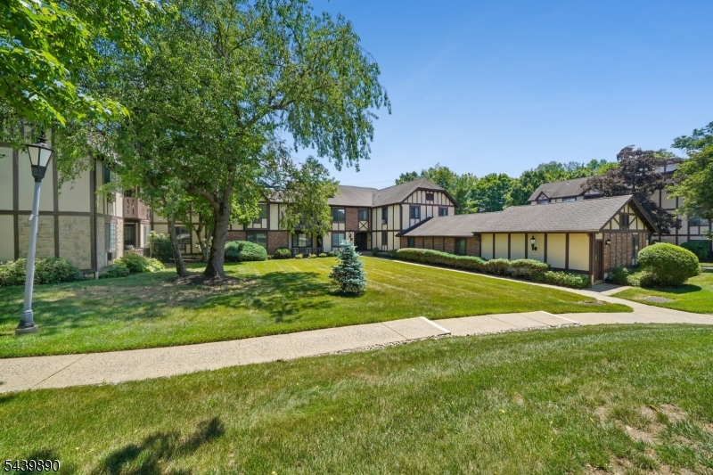 19 Kensington Road, Unit 19H Chatham, NJ 07928 - Photo 4 of 24