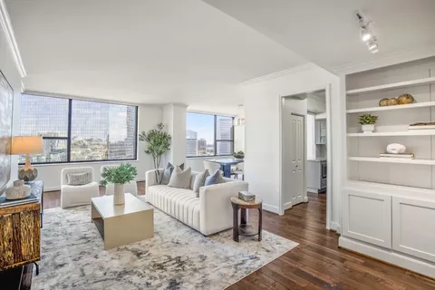 $325,000 | 15 Greenway Plaza, Unit 12D, Houston, TX 77046