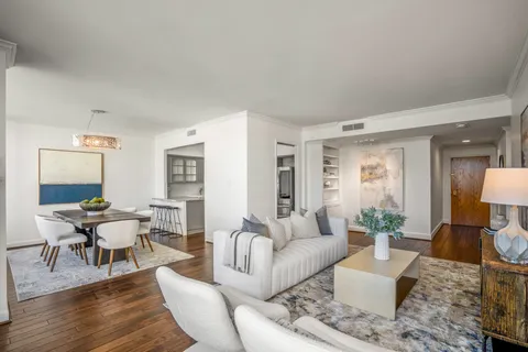 $325,000 | 15 Greenway Plaza, Unit 12D, Houston, TX 77046