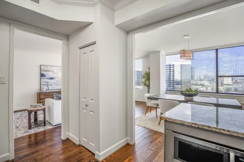 $325,000 | 15 Greenway Plaza, Unit 12D, Houston, TX 77046