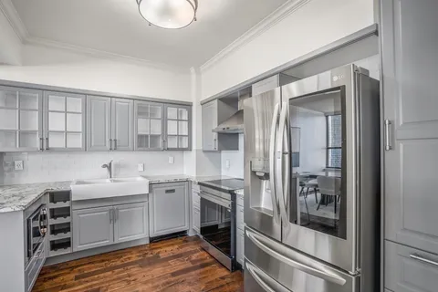 $325,000 | 15 Greenway Plaza, Unit 12D, Houston, TX 77046