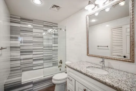 $325,000 | 15 Greenway Plaza, Unit 12D, Houston, TX 77046