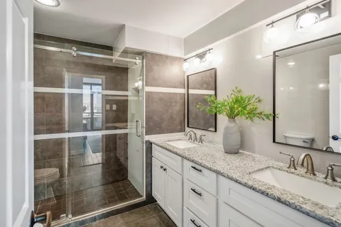 $325,000 | 15 Greenway Plaza, Unit 12D, Houston, TX 77046