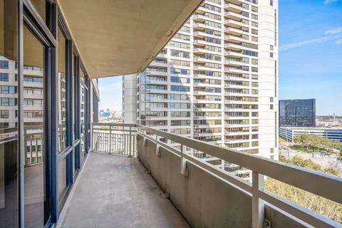$325,000 | 15 Greenway Plaza, Unit 12D, Houston, TX 77046