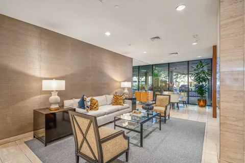 $325,000 | 15 Greenway Plaza, Unit 12D, Houston, TX 77046