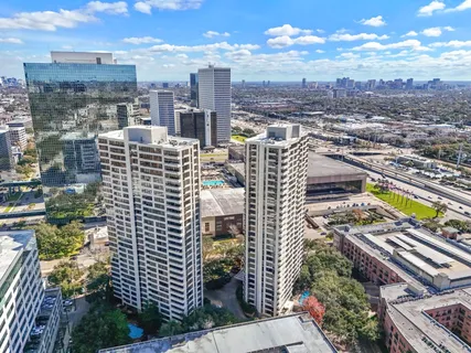 $325,000 | 15 Greenway Plaza, Unit 12D, Houston, TX 77046