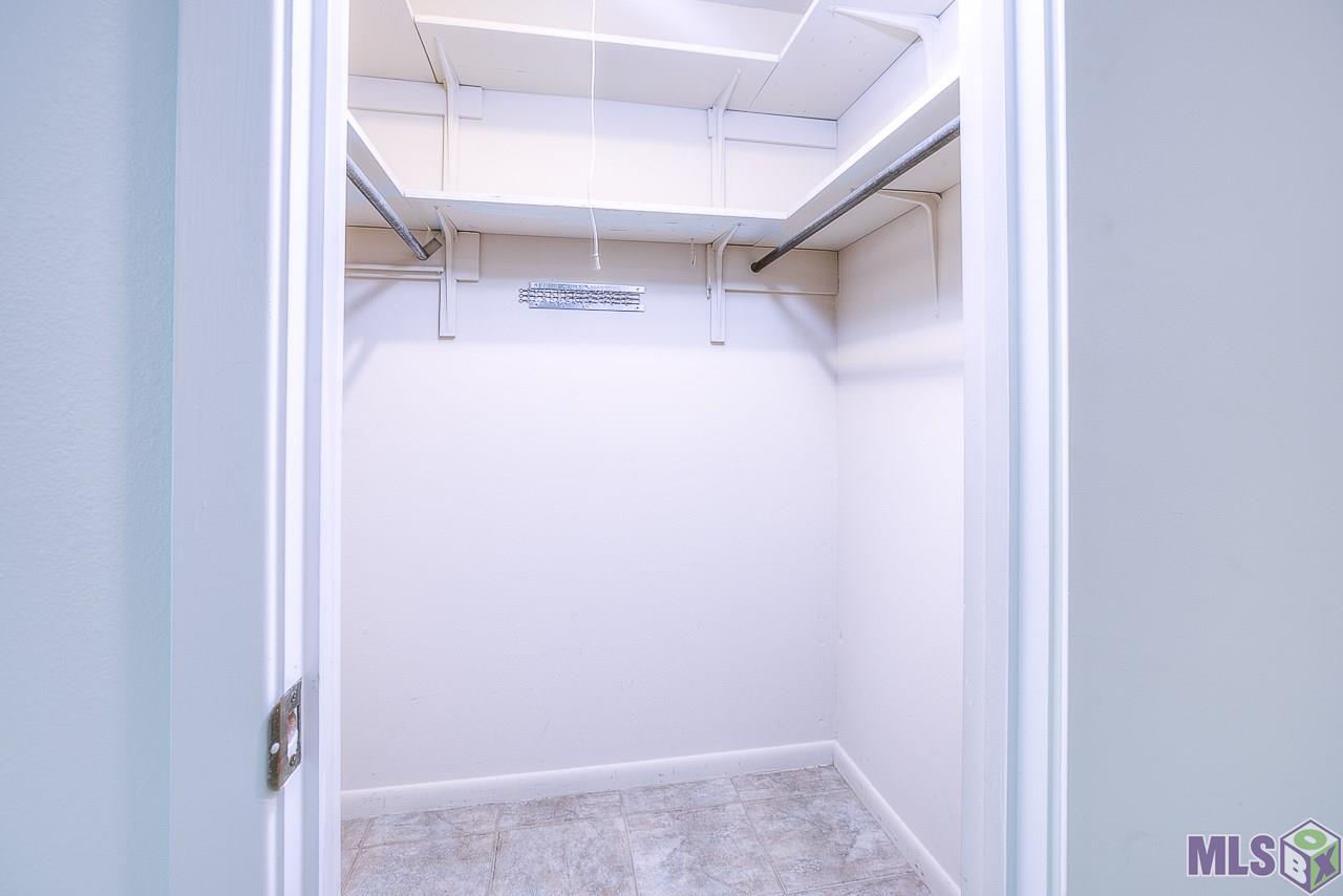 864 Diron Circle Baton Rouge, LA 70810 - Photo 21 of 25 MBedroom Closet 2