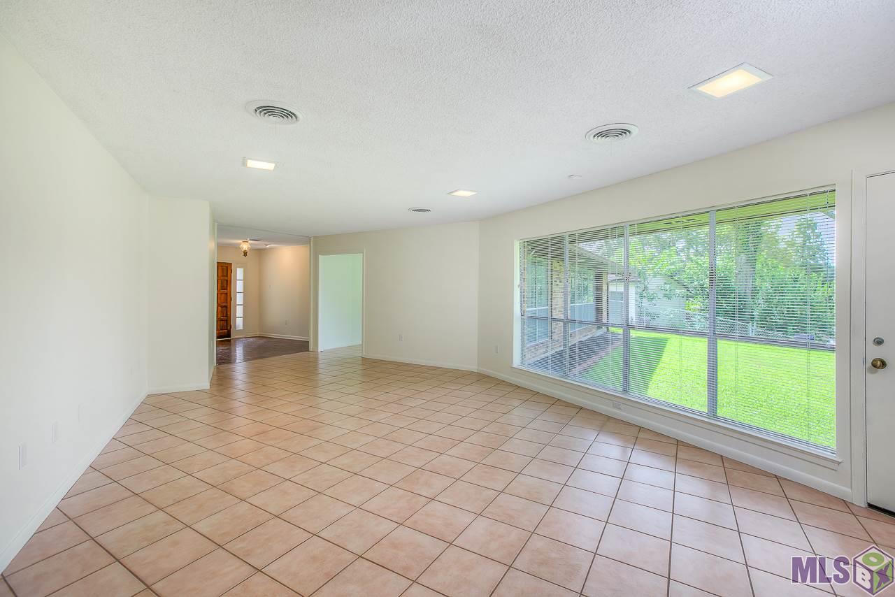 864 Diron Circle Baton Rouge, LA 70810 - Photo 10 of 25 Living Room