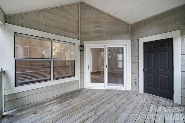 $1,695 | 5007 Sharon Road, Unit E, Charlotte, NC 28210