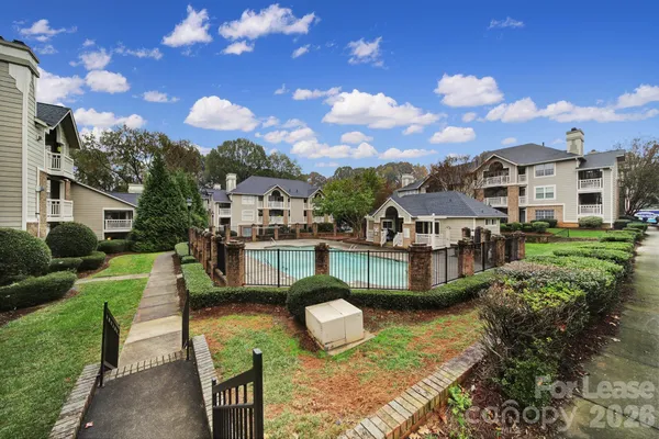 $1,695 | 5007 Sharon Road, Unit E, Charlotte, NC 28210