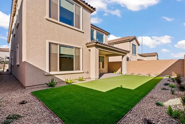 $700,000 | 10851 Hanwicke Harbor Avenue, Las Vegas, NV 89166