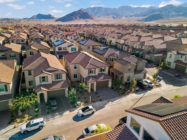 $700,000 | 10851 Hanwicke Harbor Avenue, Las Vegas, NV 89166