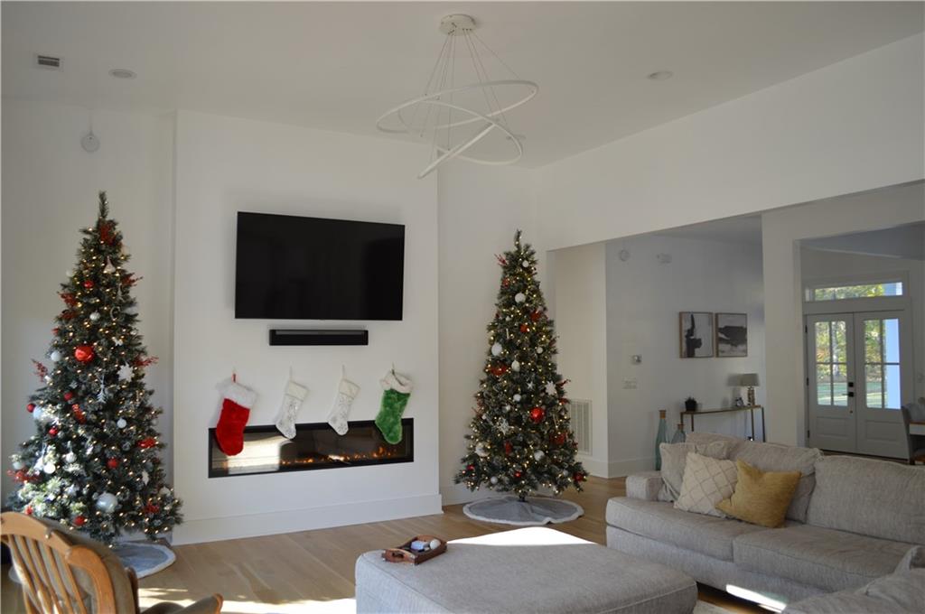 8 Ripplewood Trail Euharlee, GA 30145 - Photo 17 of 90 a living room with a christmas tree
