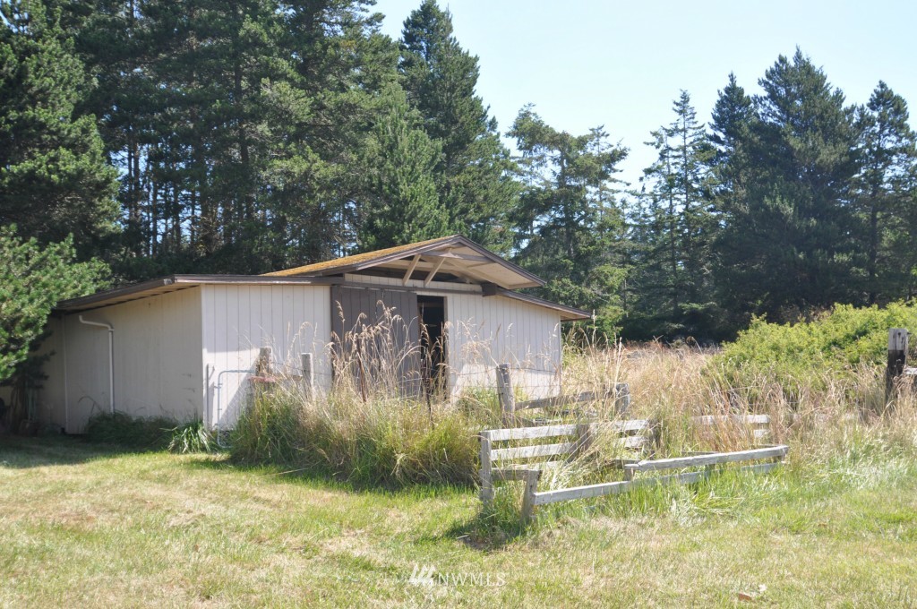 242 Lopez Hill Road Lopez Island, WA 98261 - Photo 9 of 24